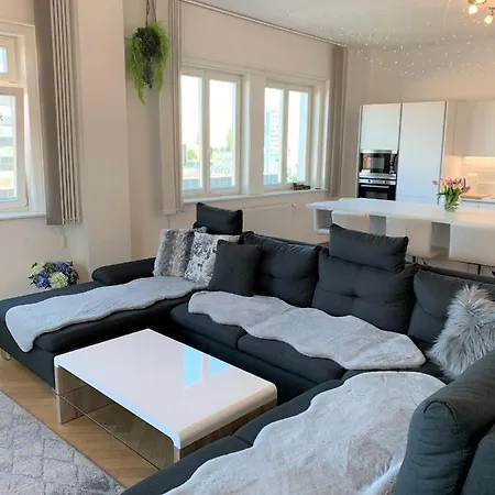 City Centre Apartment *